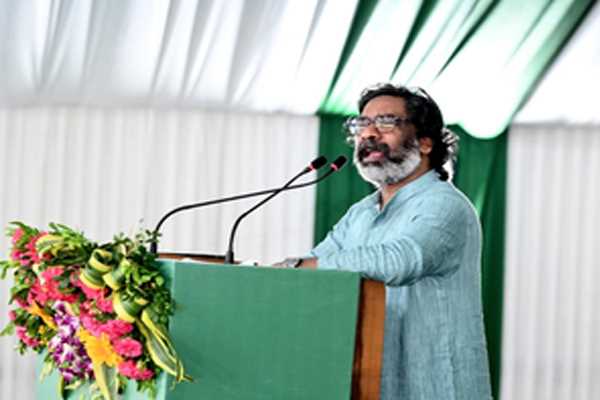 झारखंड में 21 से 50 साल की 40 लाख महिलाओं को हर माह एक हजार की आर्थिक सहायता जल्द : हेमंत सोरेन झारखंड में 21 से 50 साल की 40 लाख महिलाओं को हर माह एक हजार की आर्थिक सहायता जल्द : हेमंत सोरेन